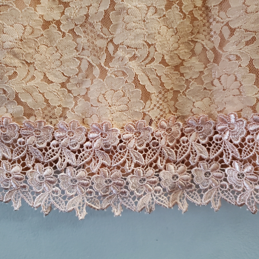 Sleeveless Lace Crochet Top Fully Lined Size Small - Picture 4 of 10